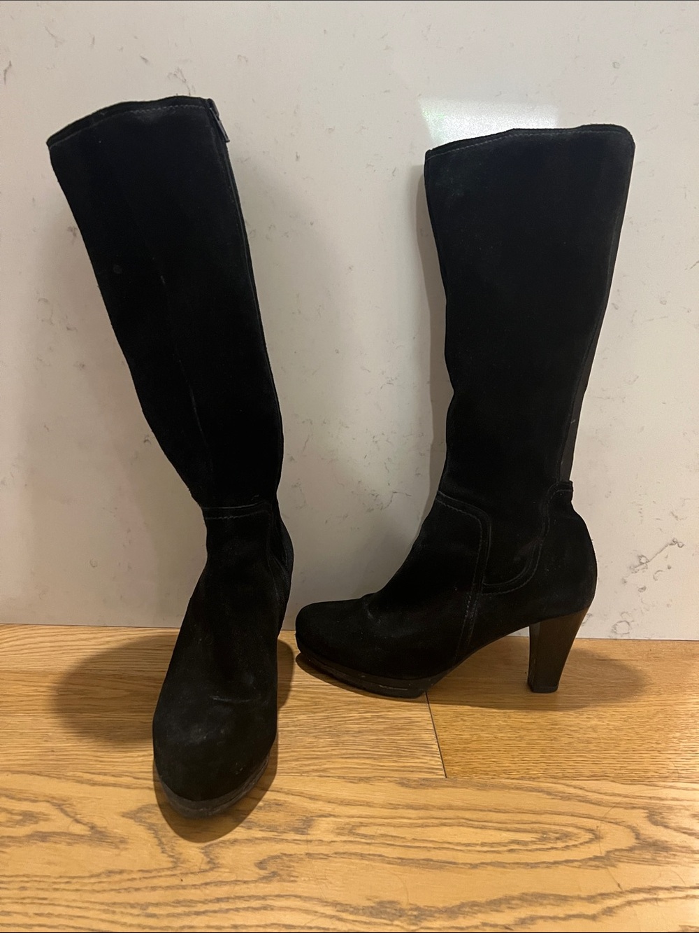 La Canadienne Black Suede Knee-High Heeled Boots